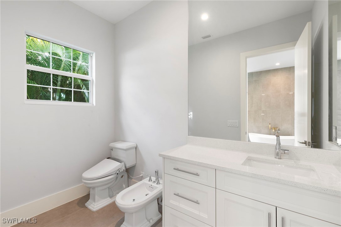 1086 Michigan Ave Property Photo 23