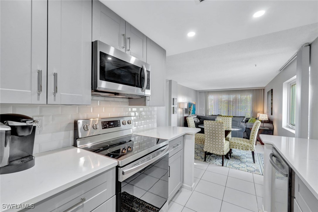 1300 Gulf Shore Blvd N 407 Property Photo 6