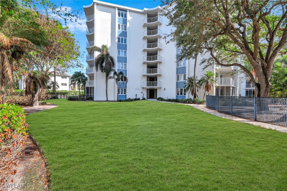 1300 Gulf Shore Blvd N 407 Property Photo 19