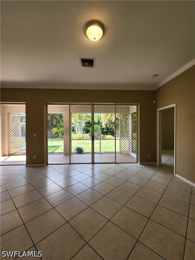 11082 Lakeland Cir Property Photo 7