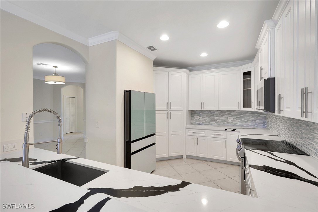 2082 E Tobago Cir Property Photo 14