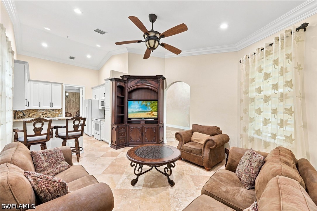 1345 Mariposa Cir 5204 Property Photo 7
