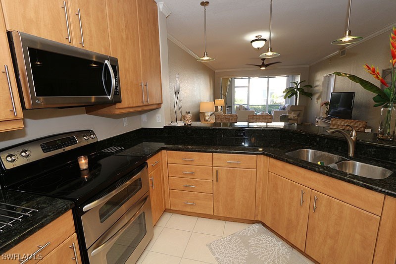 7058 Barrington Cir 102 Property Photo 5