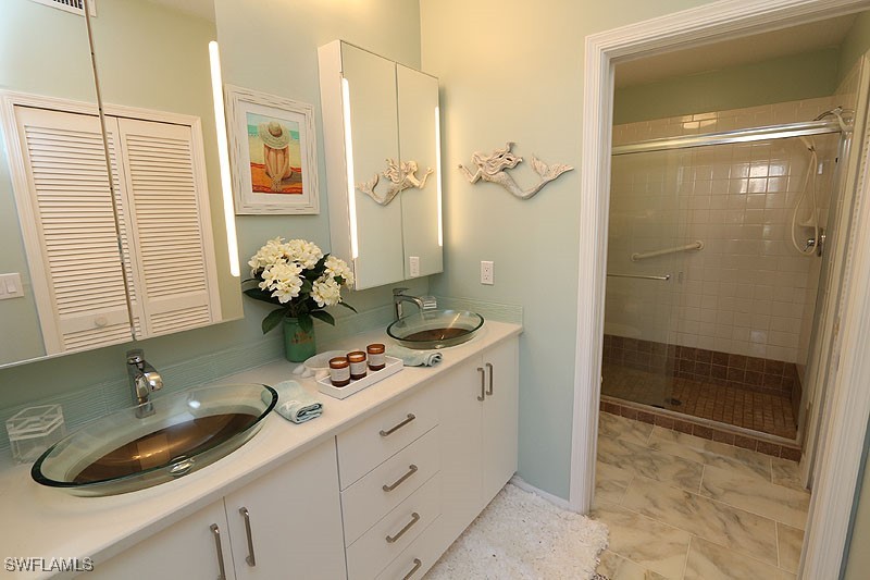 7058 Barrington Cir 102 Property Photo 9