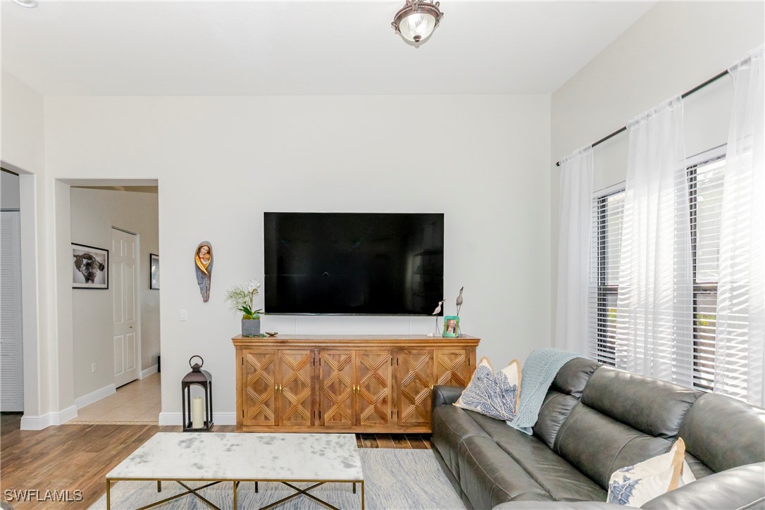 5104 Salerno St Property Photo 4