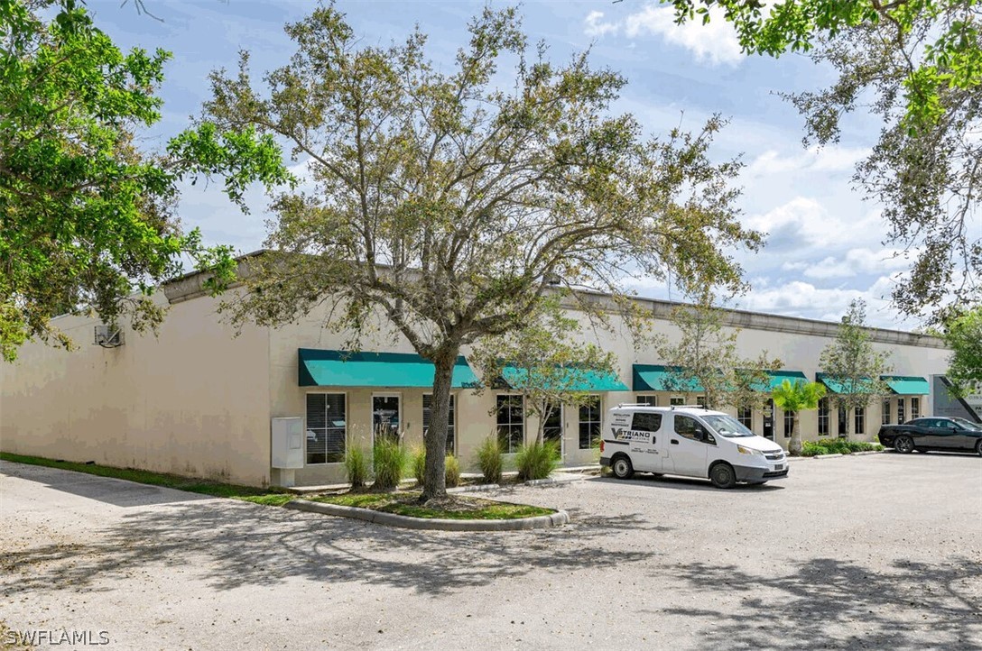 1076 Business Ln 1 Property Photo 2