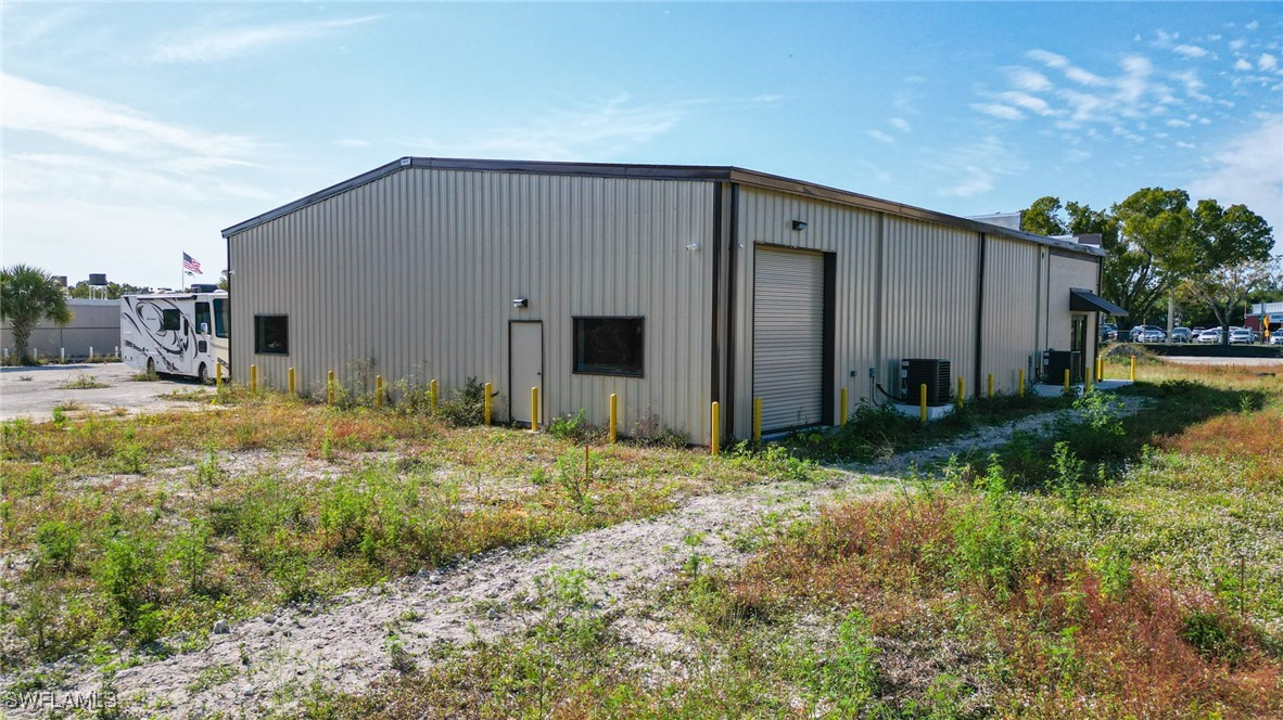 3671 Fowler St Property Photo 10