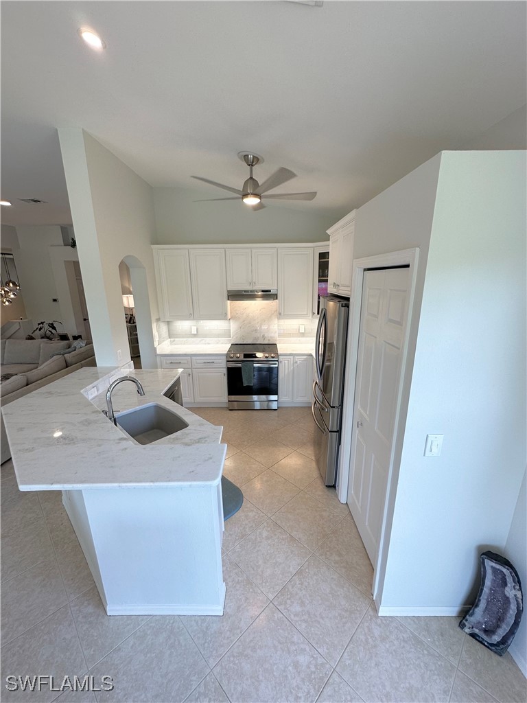 23007 Lone Oak Dr Property Photo 3