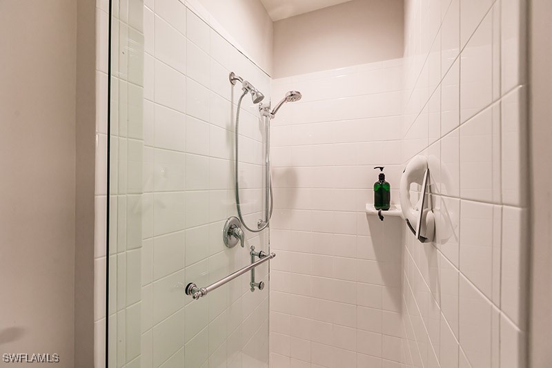 8135 Celeste Dr 4218 Property Photo 25