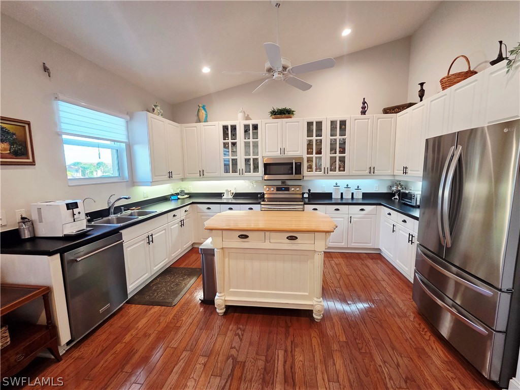 6775 Huntington Lakes Cir 202 Property Photo 2
