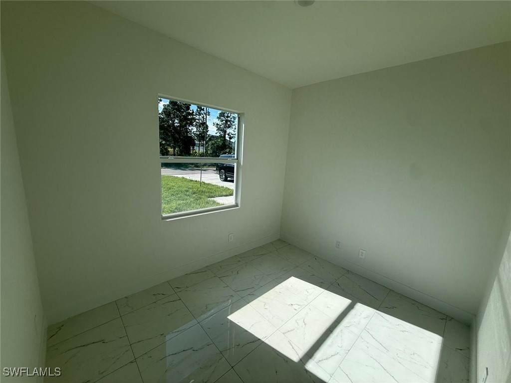 1121 Florence St E Property Photo 27