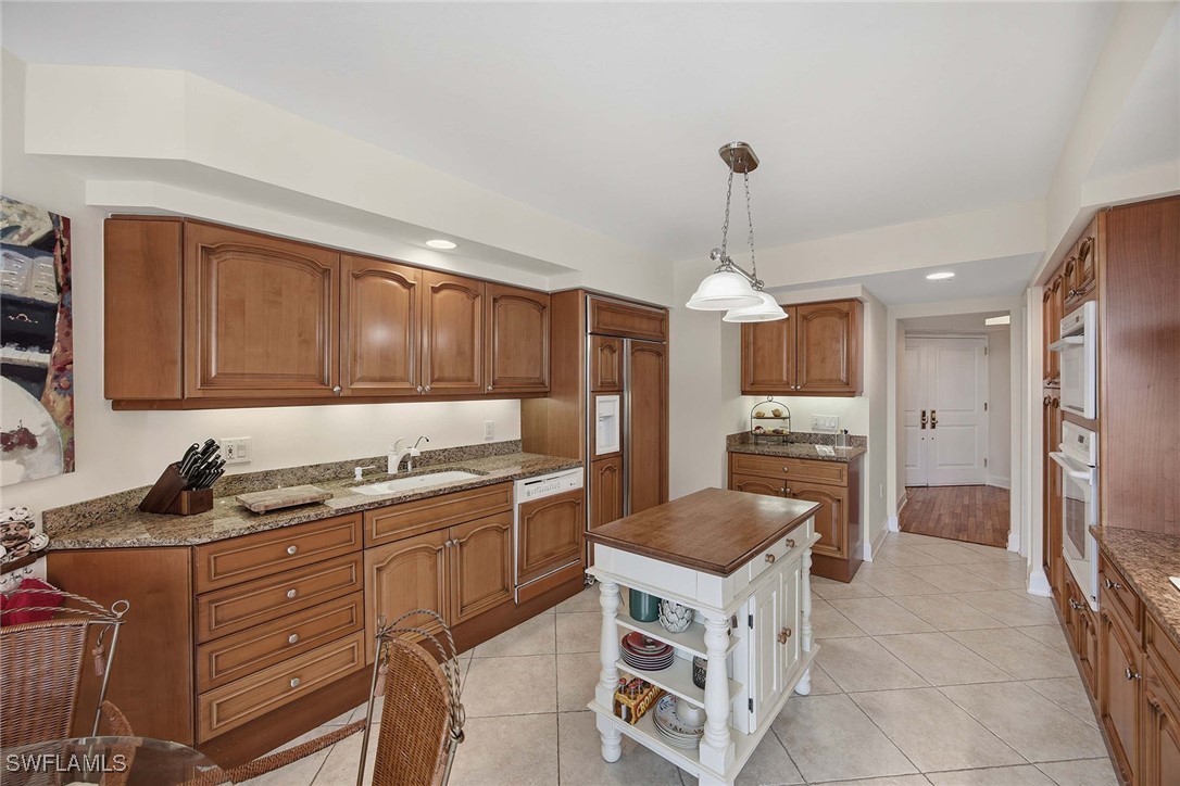 6597 Nicholas Blvd E 405 Property Photo 11
