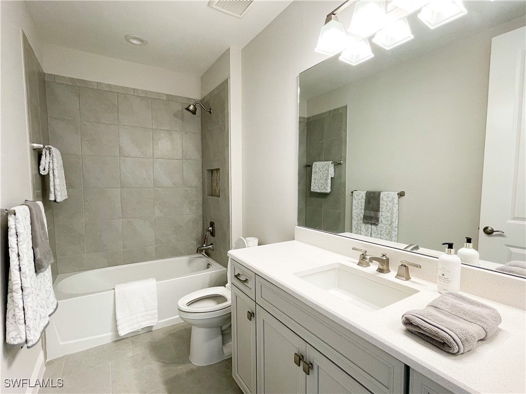 2555 Seychelles Dr 402 Property Photo 13