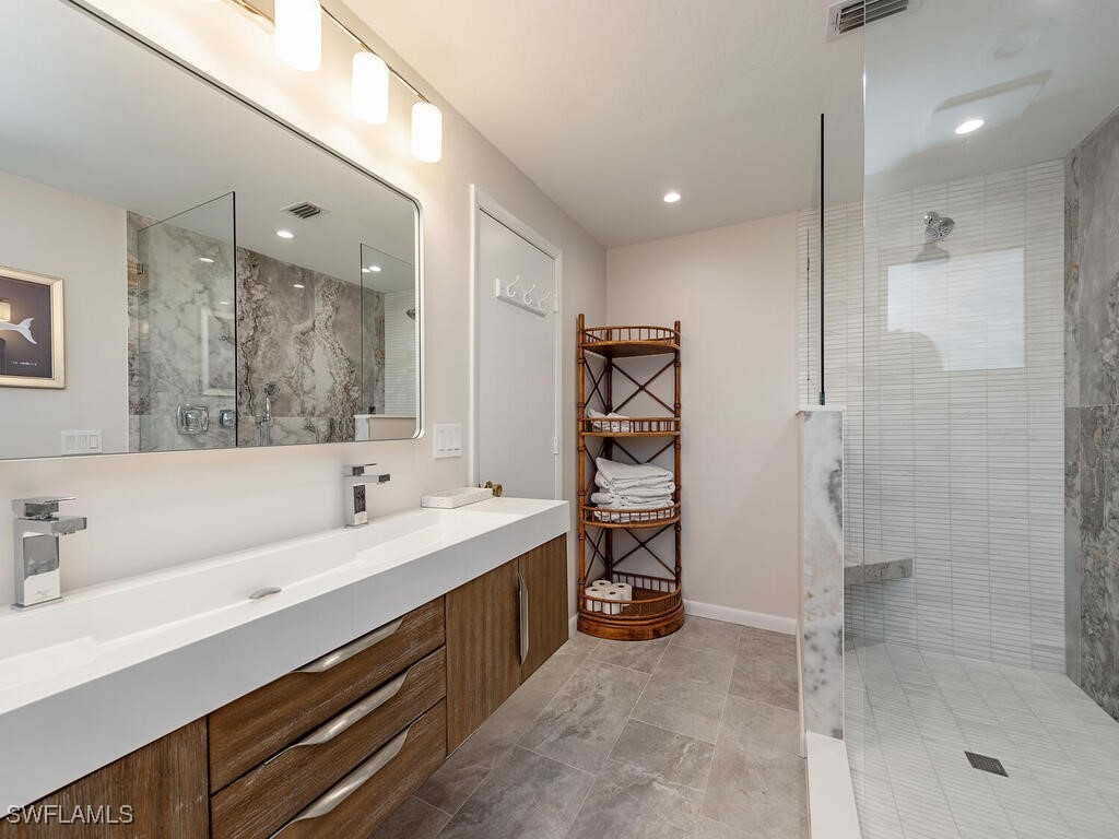 226005294 Property Photo 11