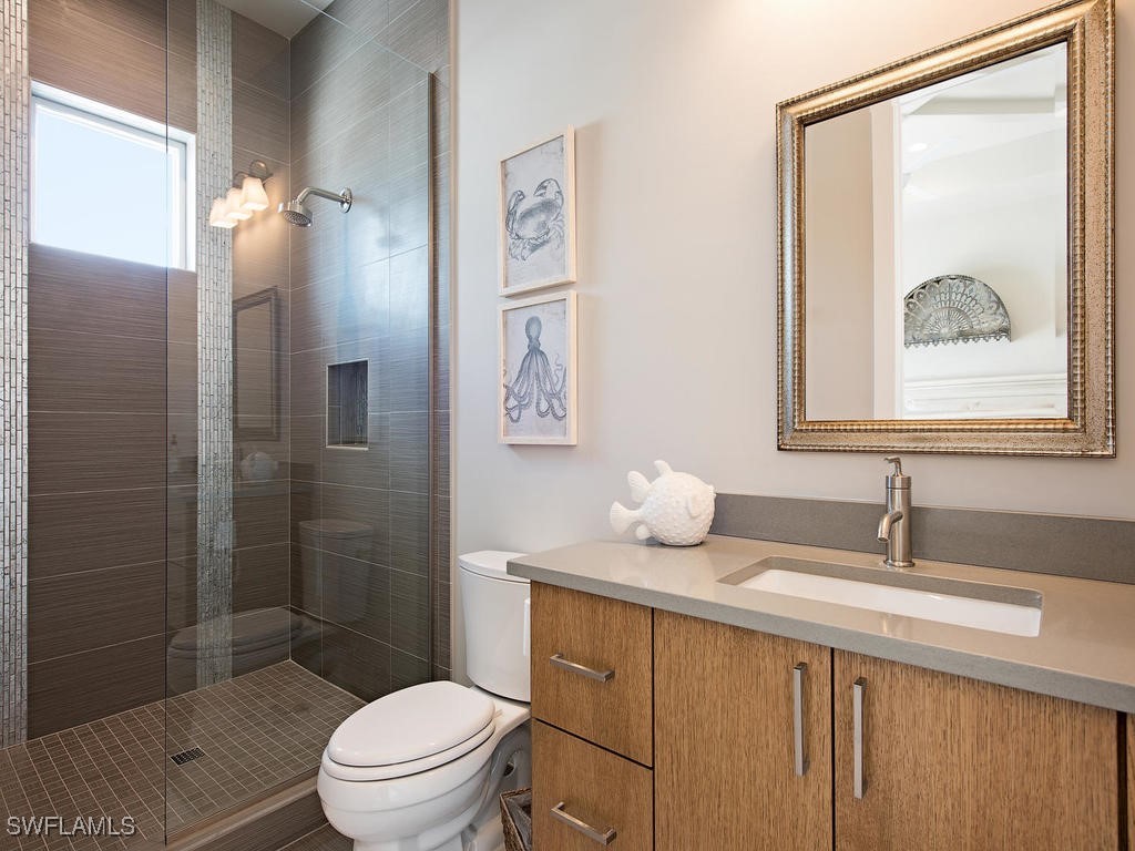 226005355 Property Photo 14