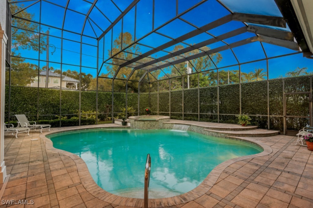 226005363 Property Photo 14