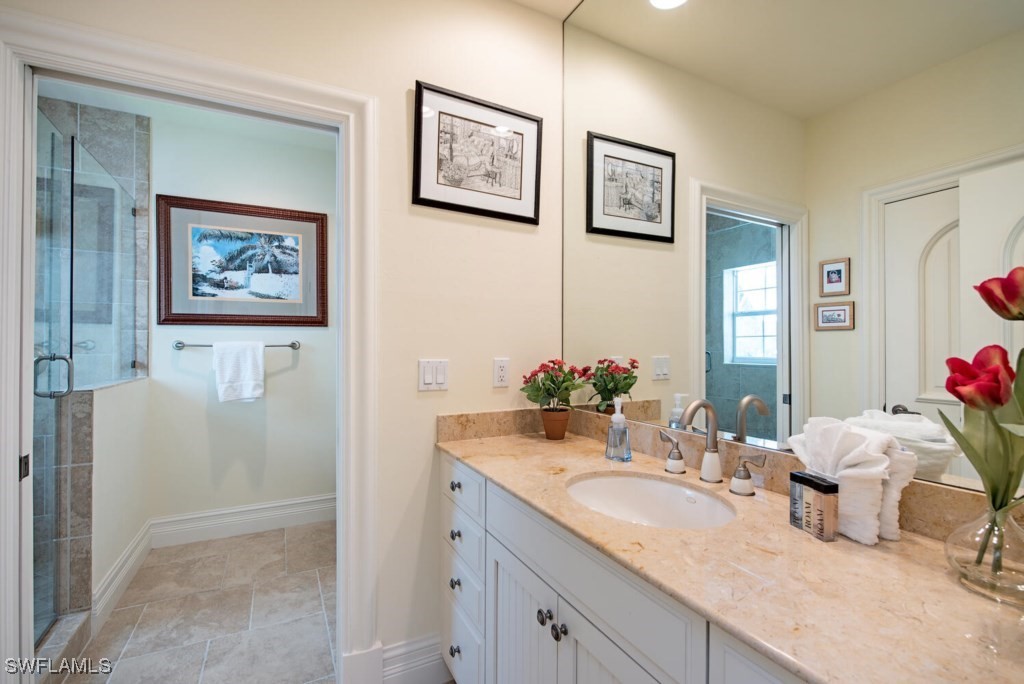 226005363 Property Photo 40