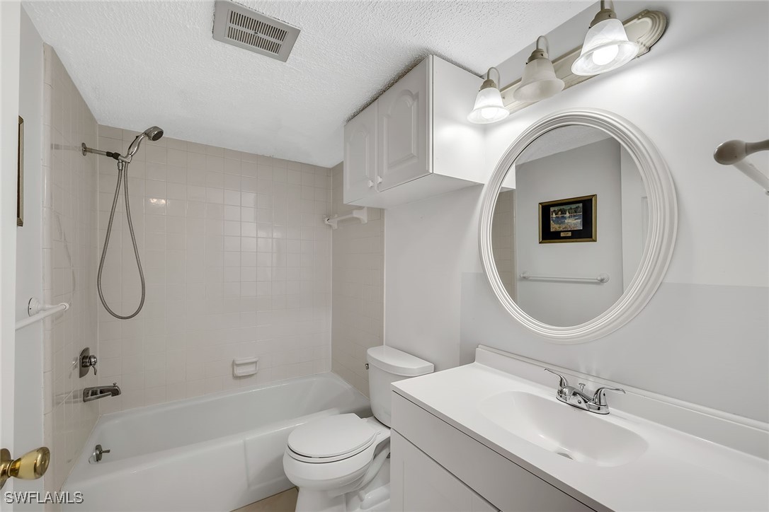 200 Valley Stream Dr 3b Property Photo 22