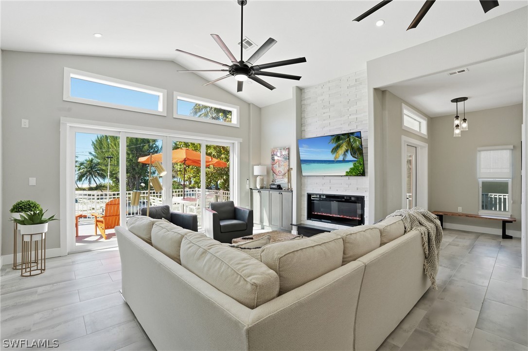 3321 Estero Blvd Property Photo 4
