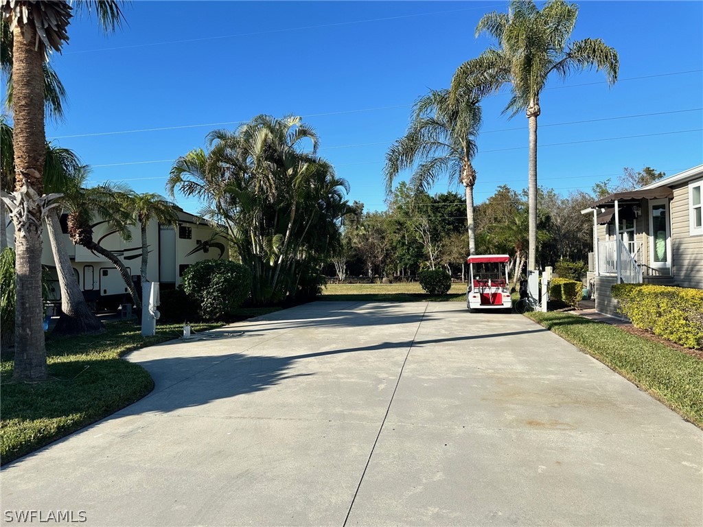 1623 Diamond Lake Cir Property Photo 3