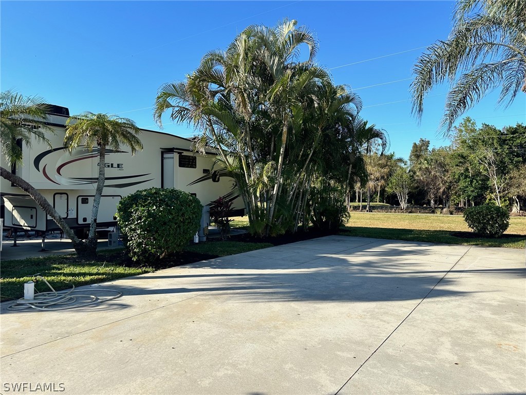 1623 Diamond Lake Cir Property Photo 4