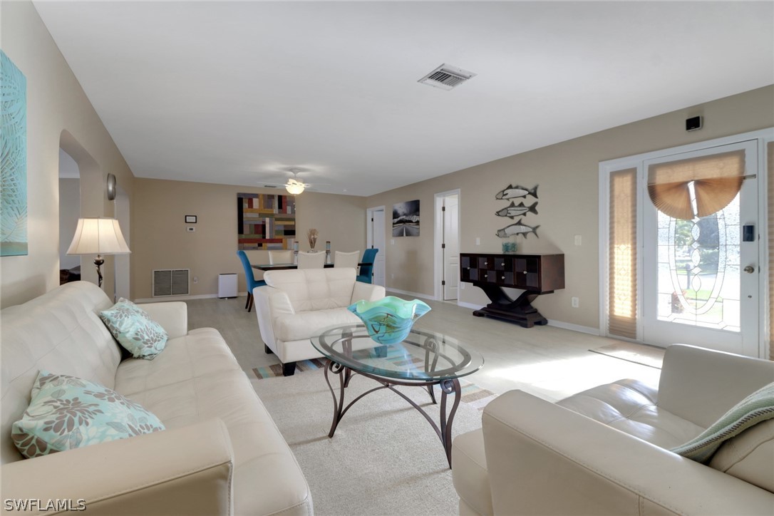 562 Goldcoast Ct Property Photo 8