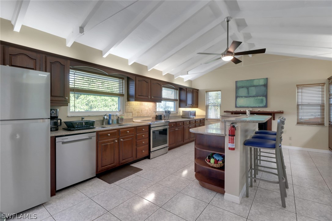 562 Goldcoast Ct Property Photo 9