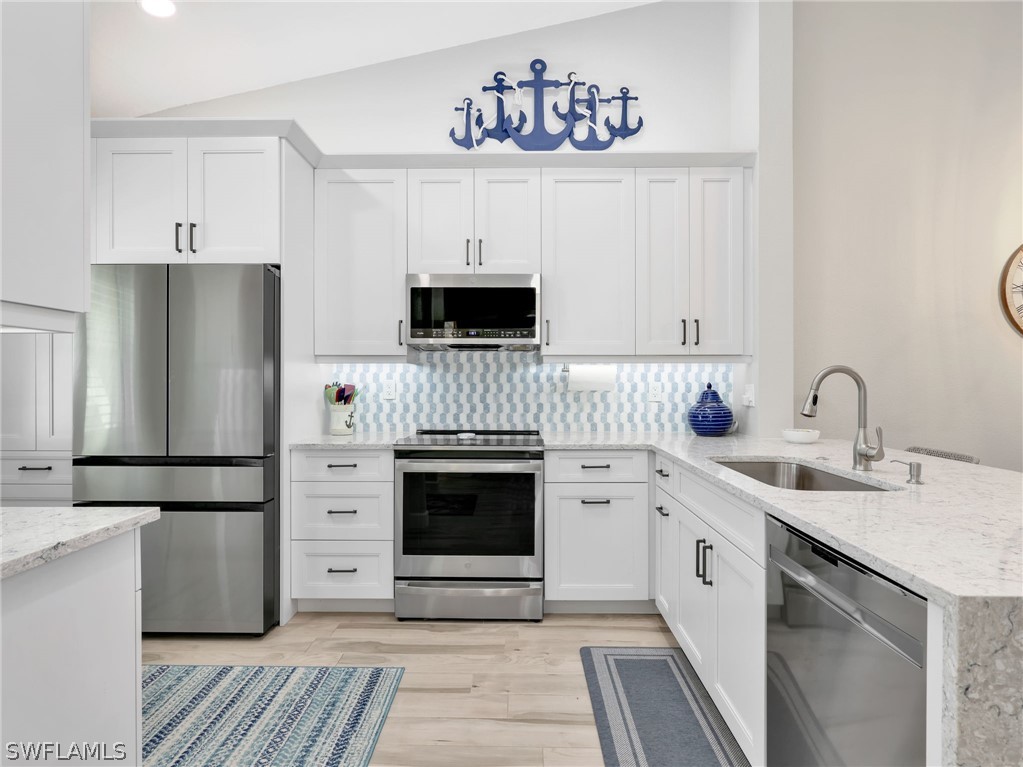 6890 Huntington Lakes Cir 204 Property Photo 1