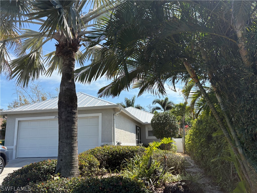 2500 Lee St Property Photo 5