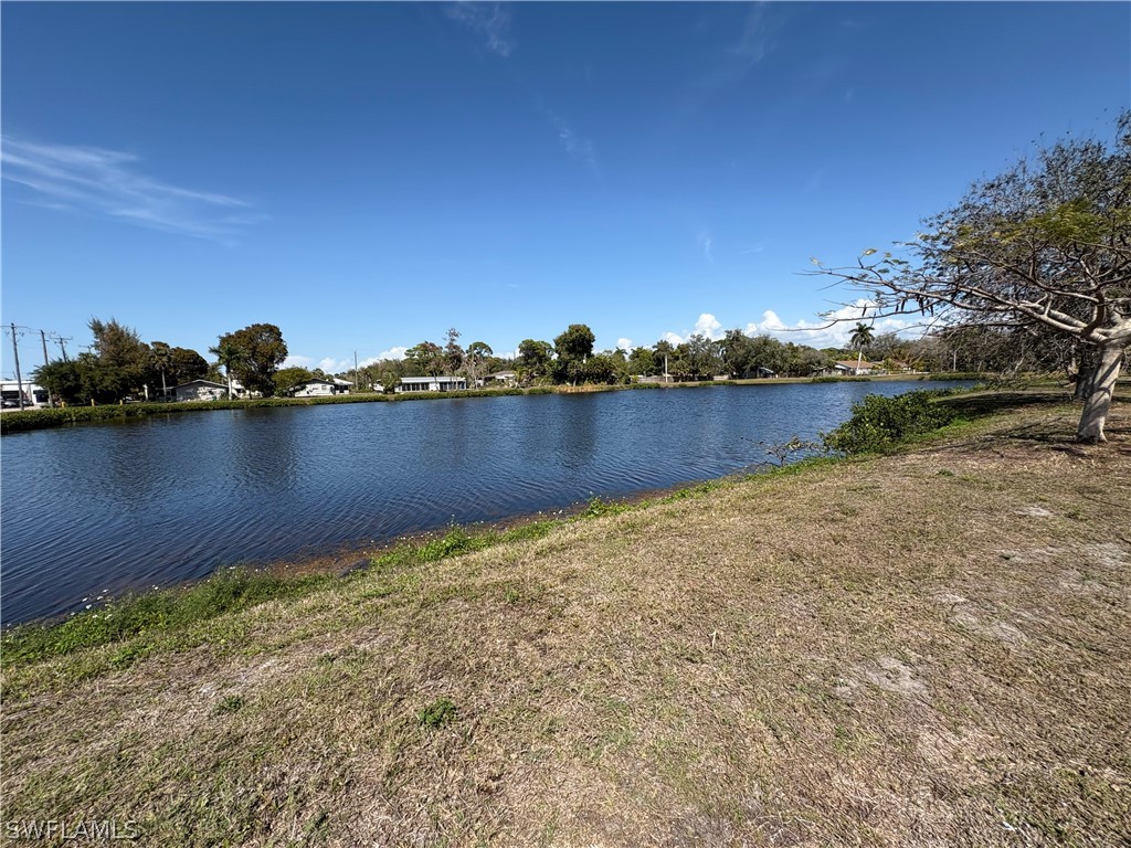2500 Lee St Property Photo 7