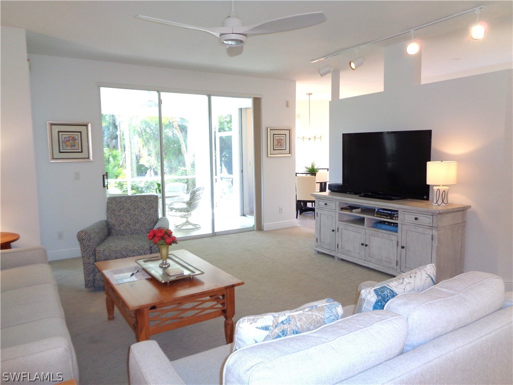 515 Laguna Royale Blvd 102 Property Photo 4