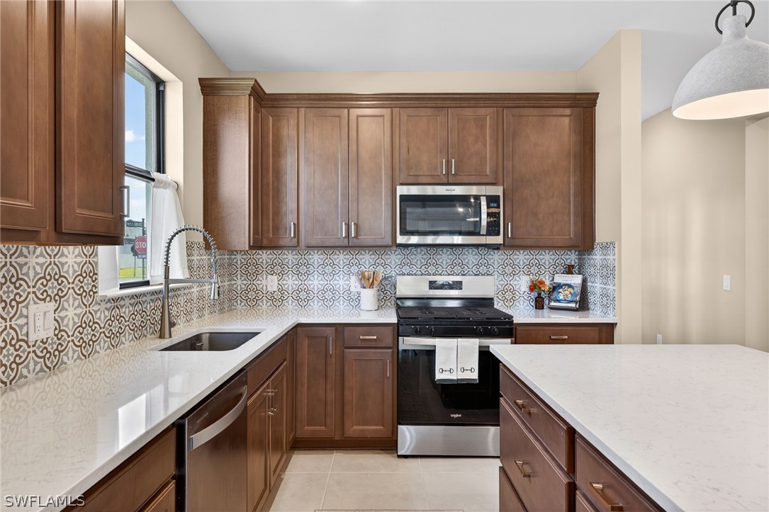 20548 Pebble Glen Dr Property Photo 16