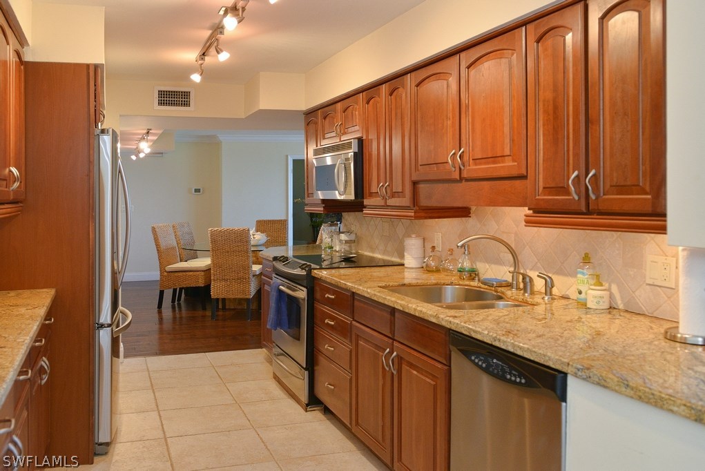 4001 Gulf Shore Blvd N 707 Property Photo 11