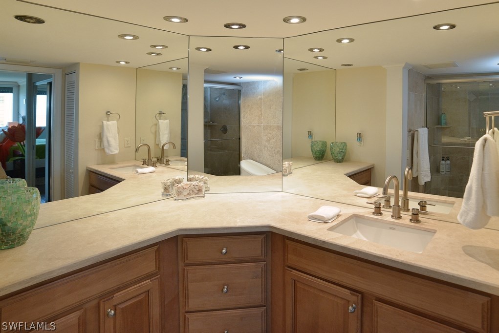 4001 Gulf Shore Blvd N 707 Property Photo 17