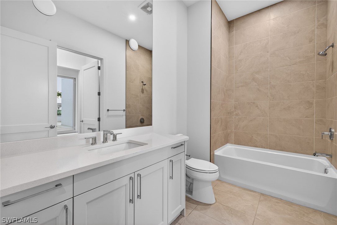 4142 Bay Beach Ln 205 Property Photo 22