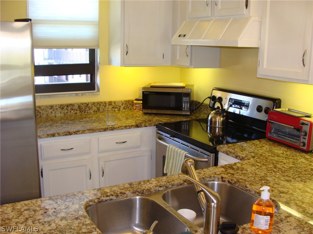 807 River Point Dr 201d Property Photo 4