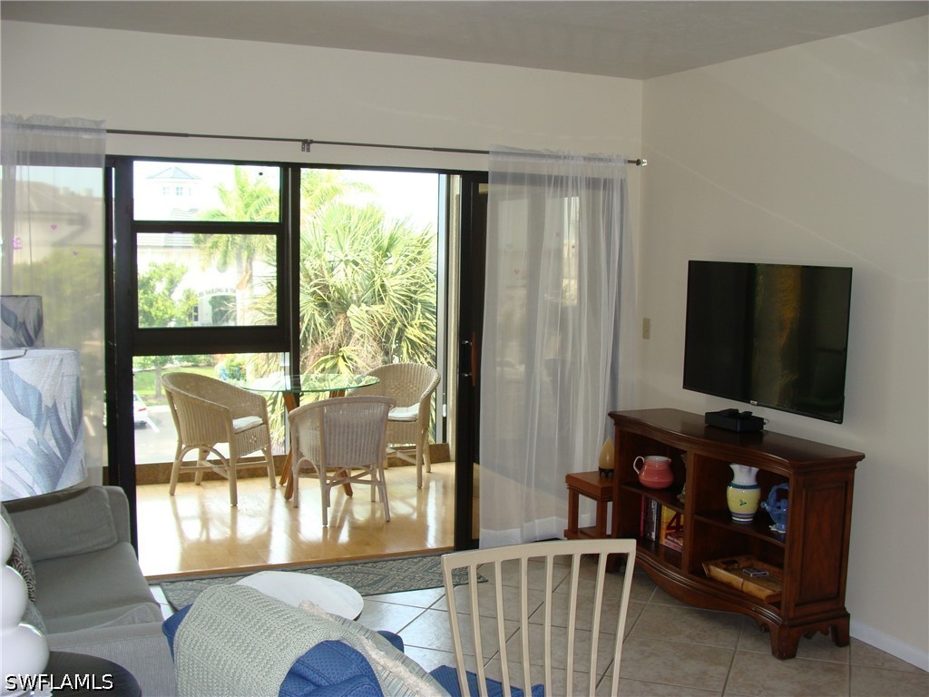 807 River Point Dr 201d Property Photo 11
