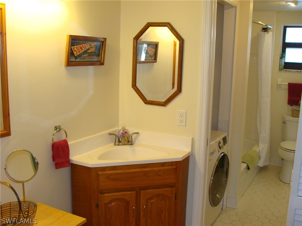 807 River Point Dr 201d Property Photo 15