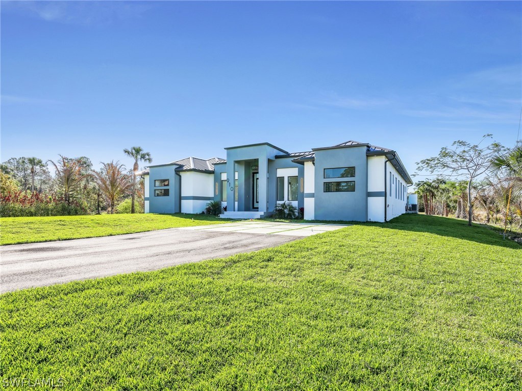 910 Golden Gate Blvd E Property Photo 3