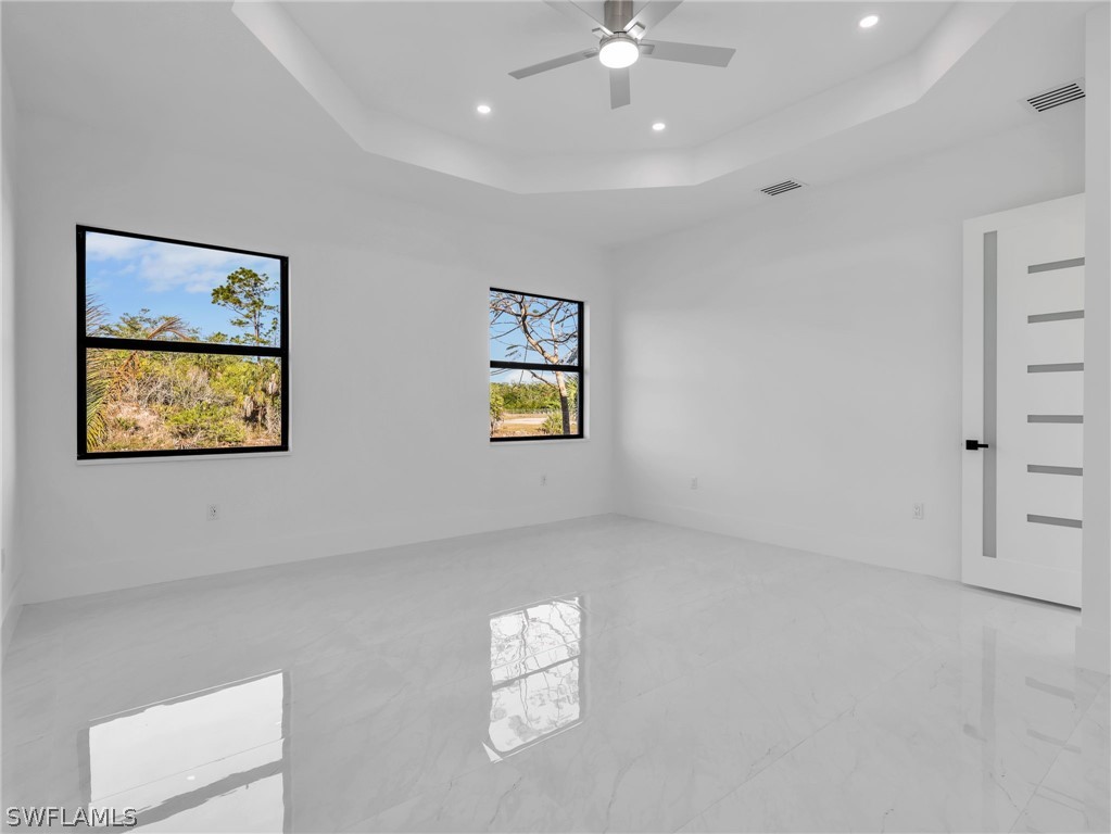 910 Golden Gate Blvd E Property Photo 24