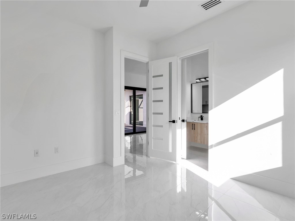 910 Golden Gate Blvd E Property Photo 37