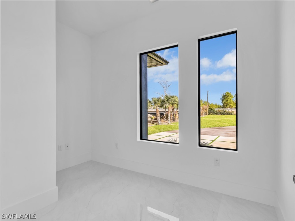910 Golden Gate Blvd E Property Photo 38