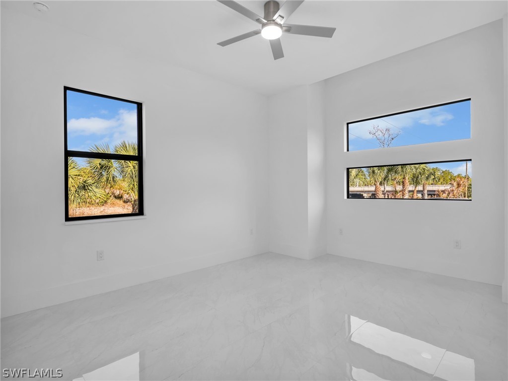 910 Golden Gate Blvd E Property Photo 39