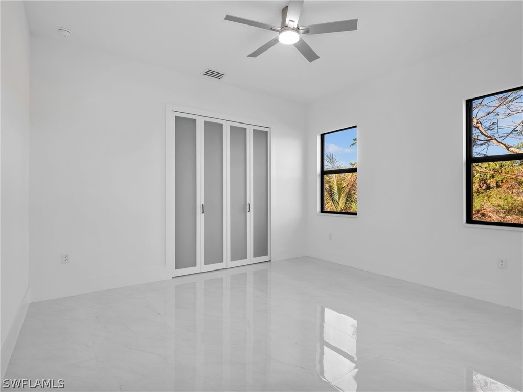 910 Golden Gate Blvd E Property Photo 42