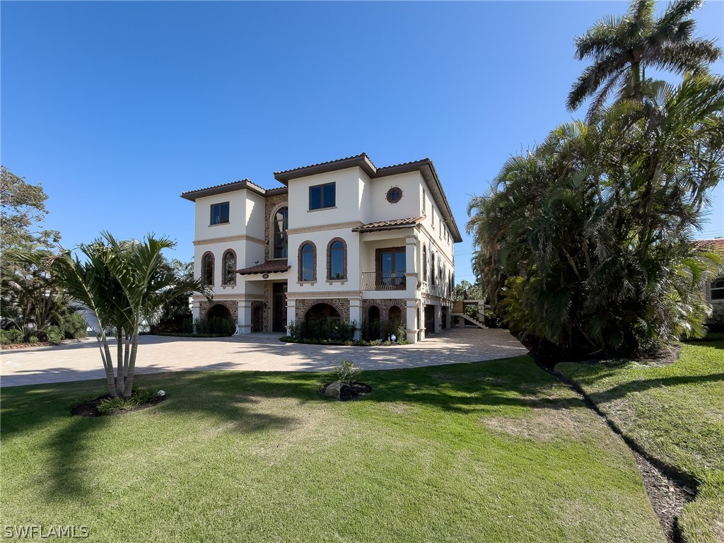 200 S Golf Dr Property Photo 2