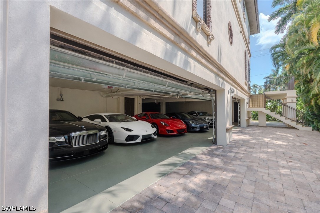 200 S Golf Dr Property Photo 3
