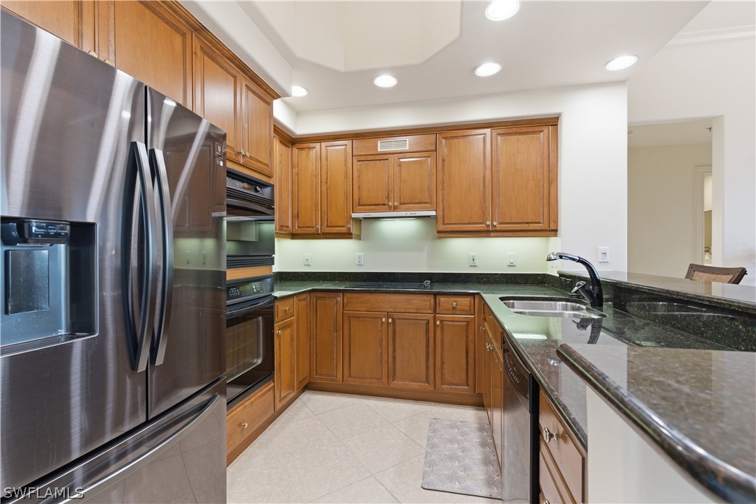 2748 Tiburon Blvd E C404 Property Photo 4