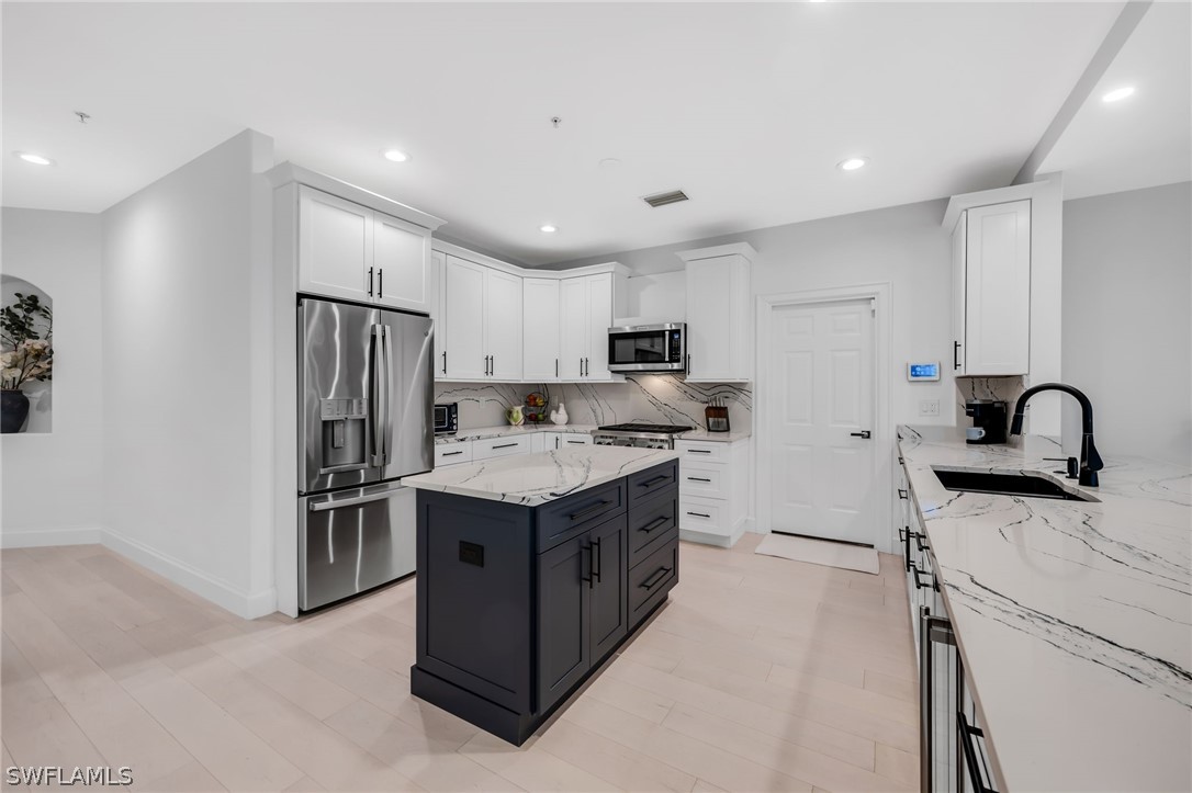 2830 Tiburon Blvd E 101 Property Photo 10