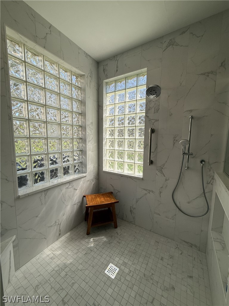 2830 Tiburon Blvd E 101 Property Photo 14