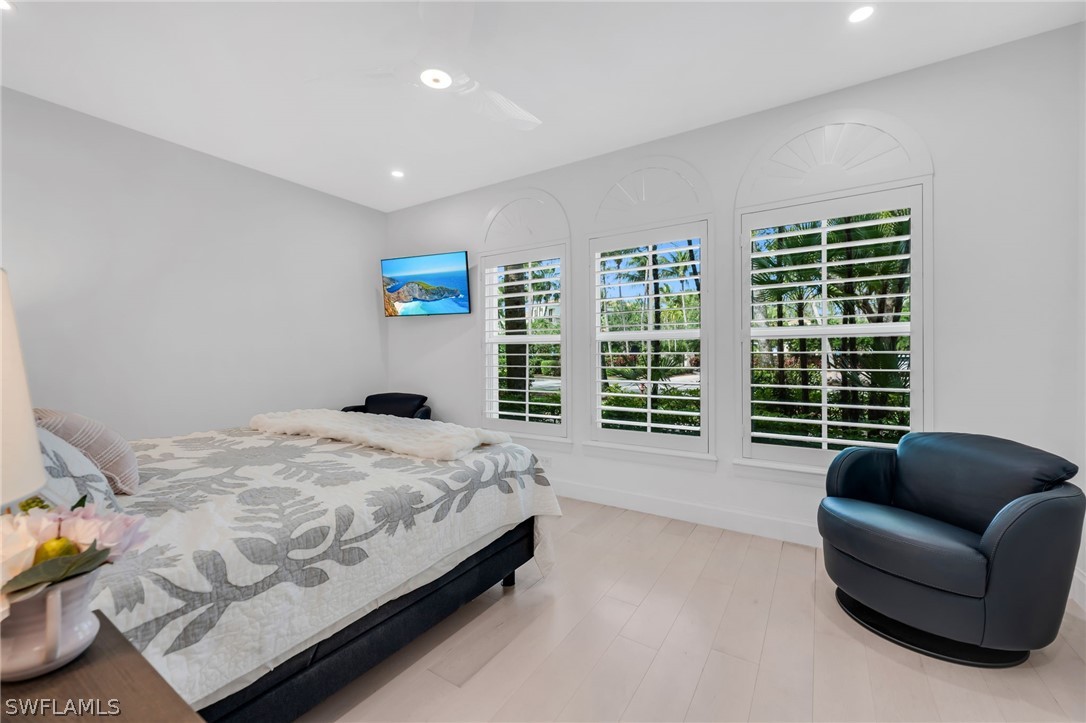2830 Tiburon Blvd E 101 Property Photo 16
